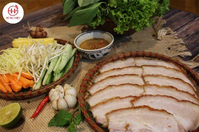 Bánh tráng cuốn thịt heo đang được các bạn trẻ cực kỳ “săn đón”