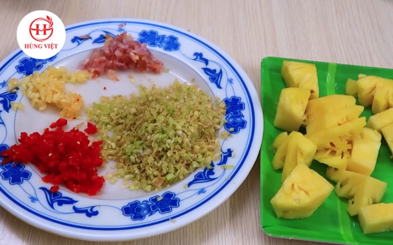 Băm nhuyễn và cắt nhỏ các nguyên liệu