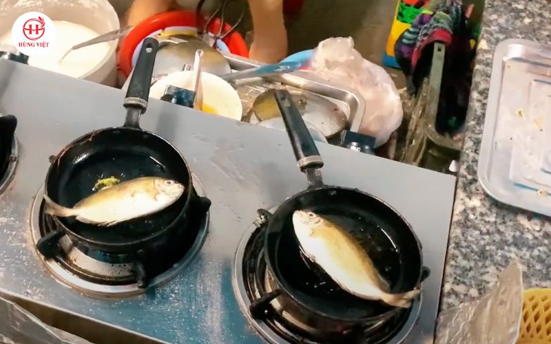 Chiên vàng hai mặt cá