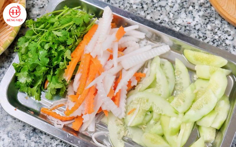 Chuẩn bị các nguyên liệu tươi ngon, đảm bảo sạch sẽ.