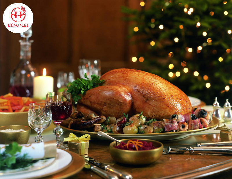 Gà tây là món ăn quen thuộc trên bàn tiệc Tây vào Giáng sinh