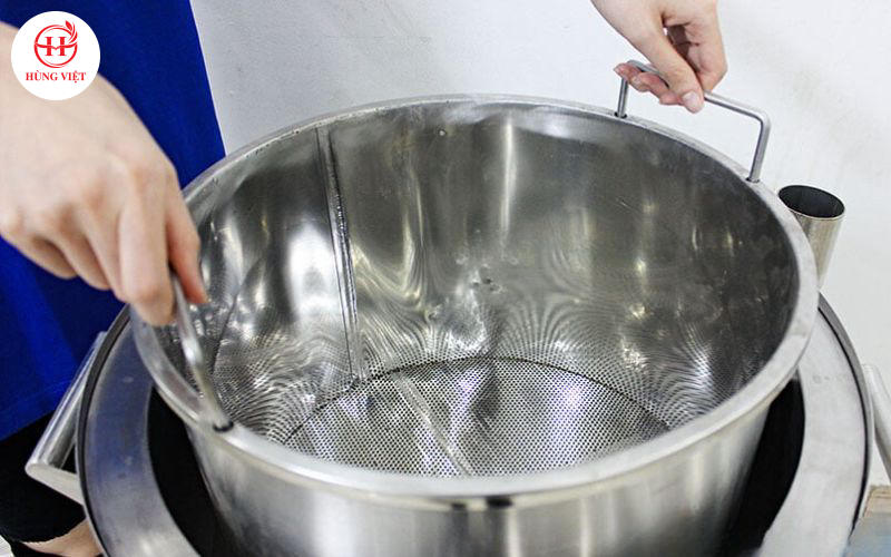 Nồi hấp điện công nghiệp có dung tích lớn.