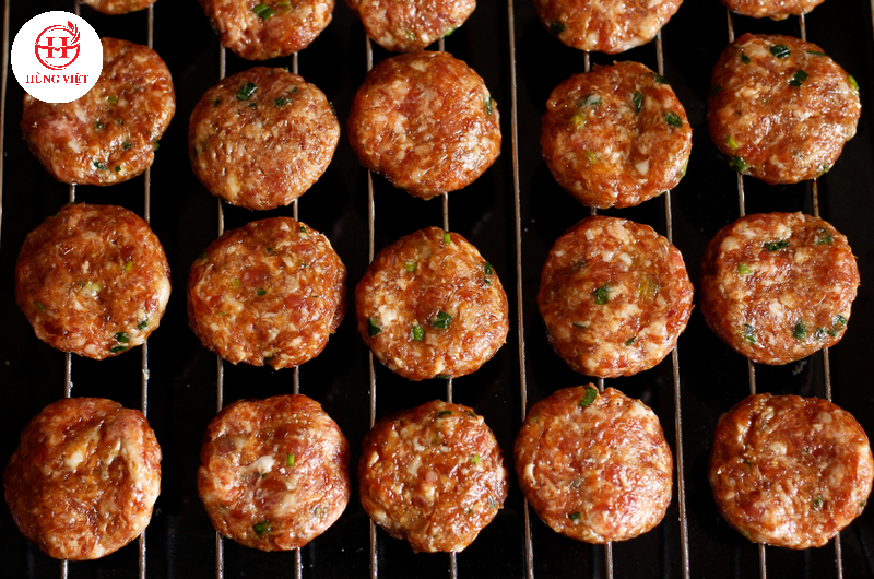 Nướng chả trên bếp than