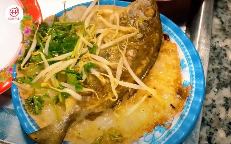 Bánh xèo nhân cá Kình hấp dẫn