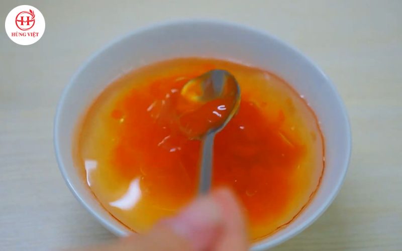 Cho nguyên liệu vào