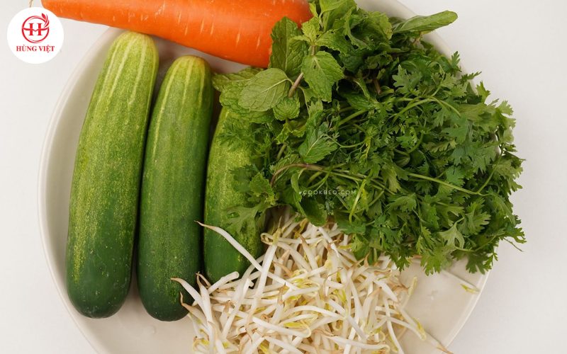 Chuẩn bị cà rốt và dưa chuột