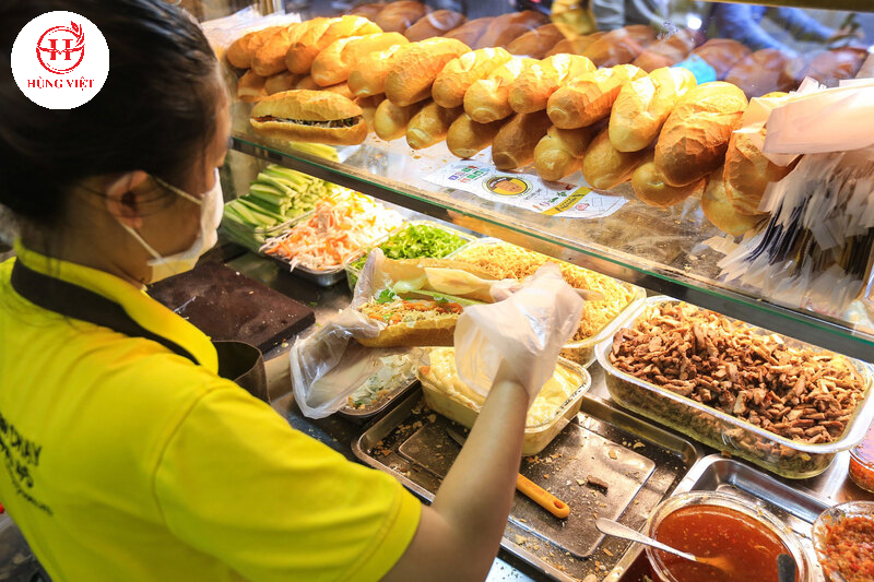 Bán bánh mì tại nhà riêng