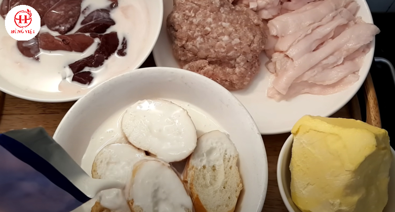 Ngâm bánh mì với sữa tươi