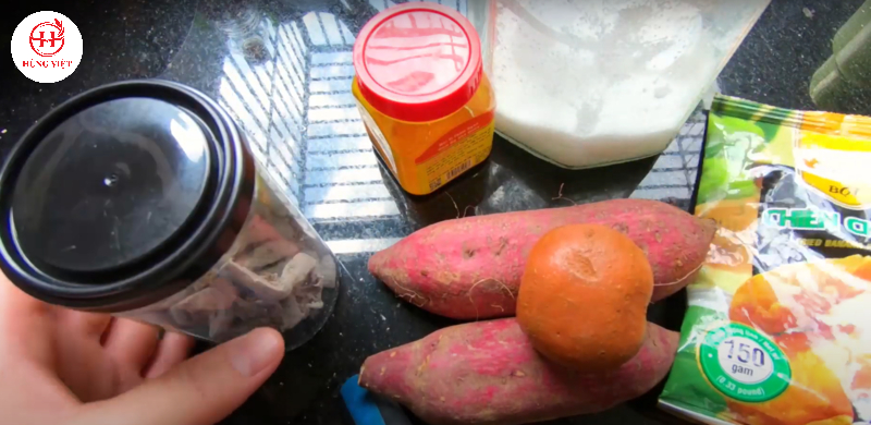 Chuẩn bị nguyên liệu làm khoai lang lắc xí muội