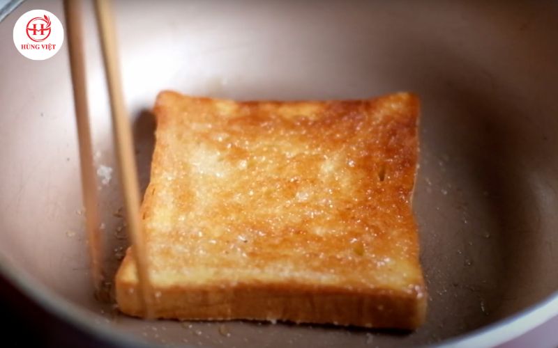 Chiên bánh đến khi vàng nâu 2 mặt