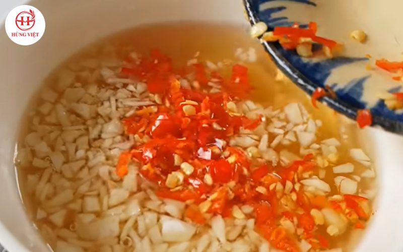Pha nước chấm chua ngọt