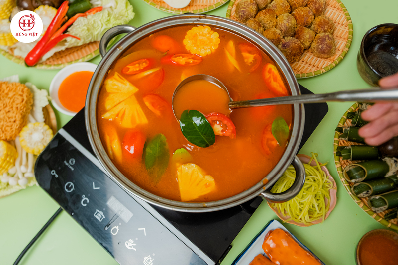 Cốt lẩu Thái chuẩn sẽ có màu đỏ cam tự nhiên