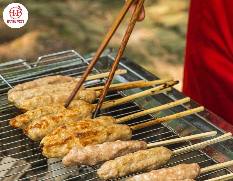 Nem lụi Huế là món ăn dễ chế biến