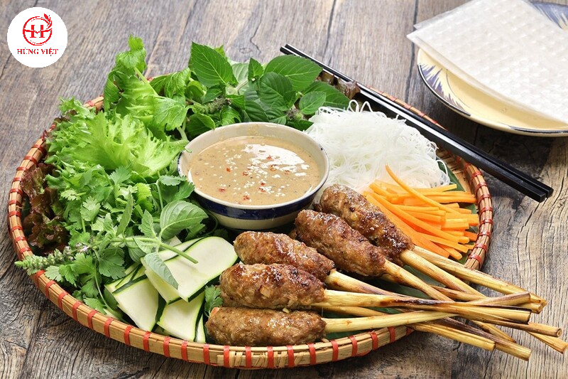 Nhập sỉ nem lụi Huế giúp tiết kiệm chi phí