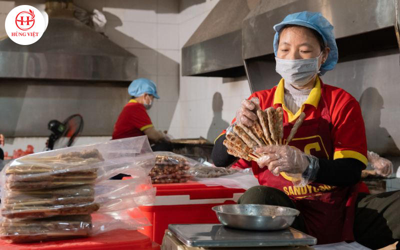  Nhập sỉ nem lụi Hùng Việt giúp tối ưu lợi nhuận cho quán.