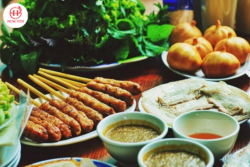 Nhập sỉ nem lụi Huế giúp chủ động về nguồn hàng