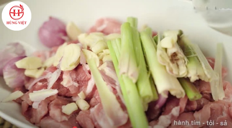 Ướp thịt với các nguyên liệu