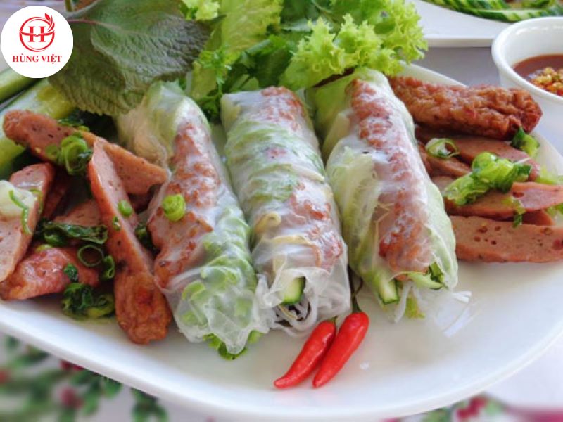 Cuốn nem lụi thành cuộn tròn