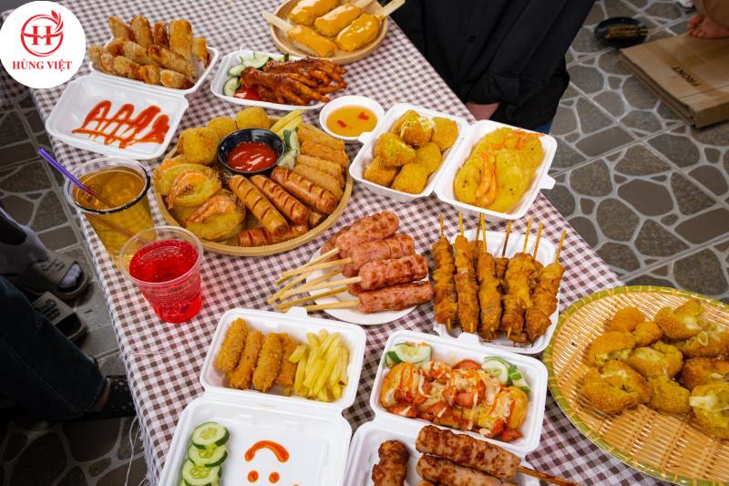 Mô hình quán ăn vặt với nem chua rán