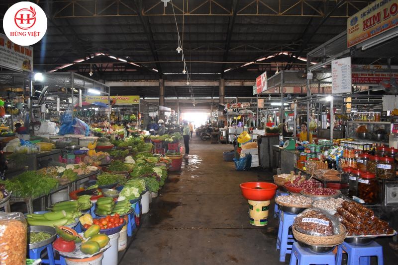 Nhập chả cua tại chợ truyền thống