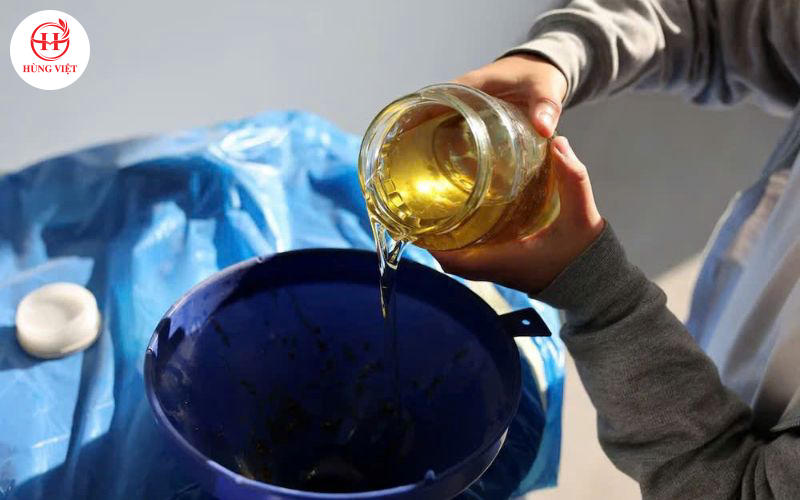 Vật chưa tối màu, kín khí giúp bảo vệ dầu khỏi các tác động của môi trường.