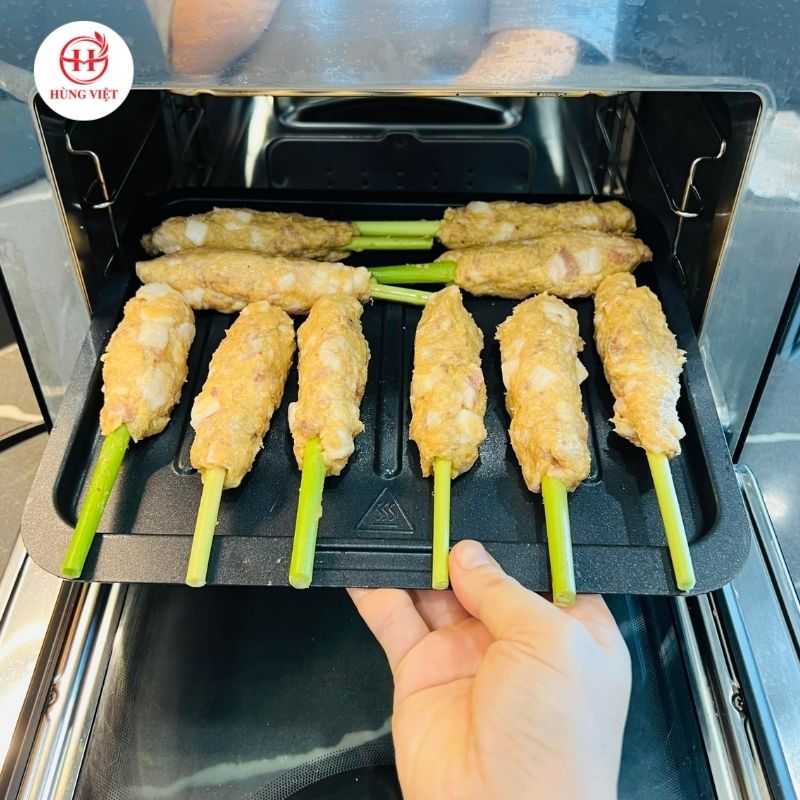 Hâm nem bằng lò nướng, giòn thơm hấp dẫn