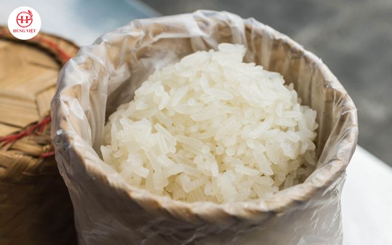 Đựng xôi trong hộp kín hoặc bọc màng bọc thực phẩm