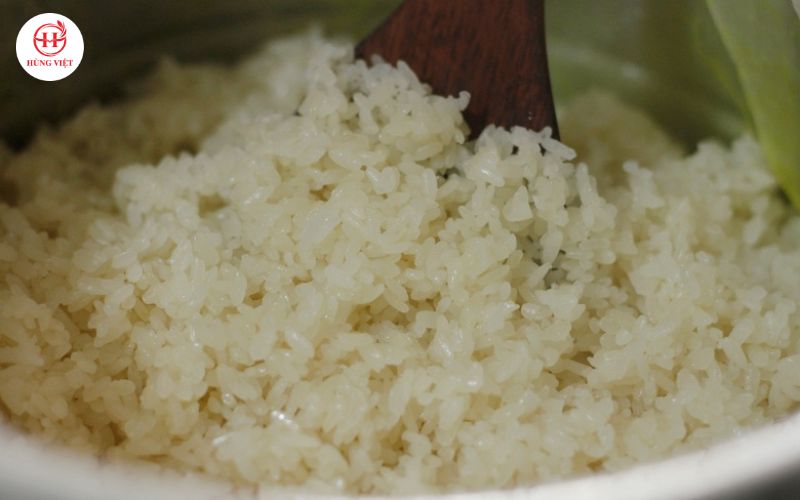 Hấp lại xôi trước khi bán để không bị khô