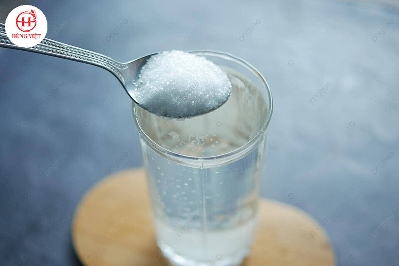 Hòa tan đường trong nước ấm