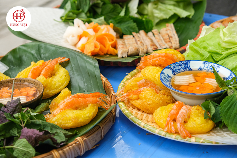 Những mẹt bánh tôm được bày biện đẹp mắt