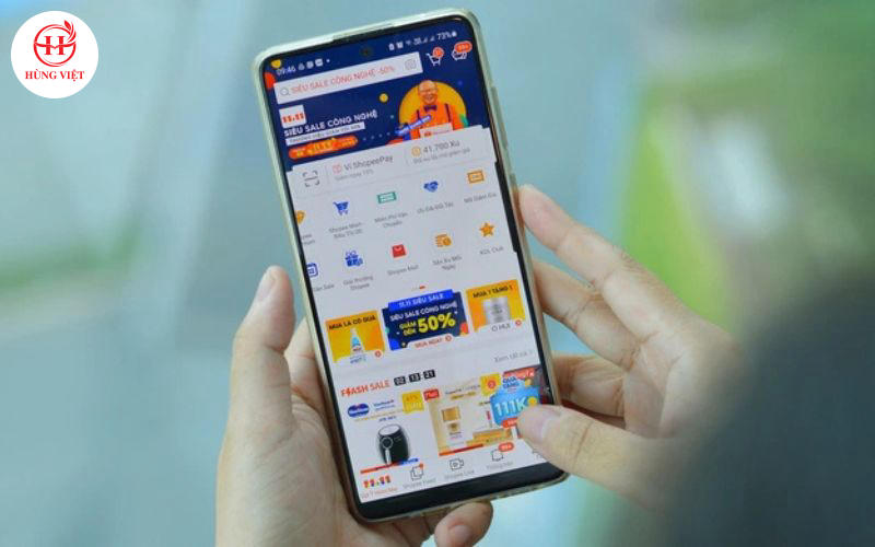 Nhiều chủ quán cũng nhập sỉ nem chua rán trên các nền tảng online.