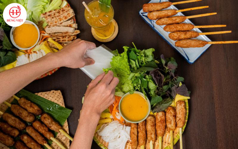 Các nguyên liệu cần thiết của một mẹt nem lụi.