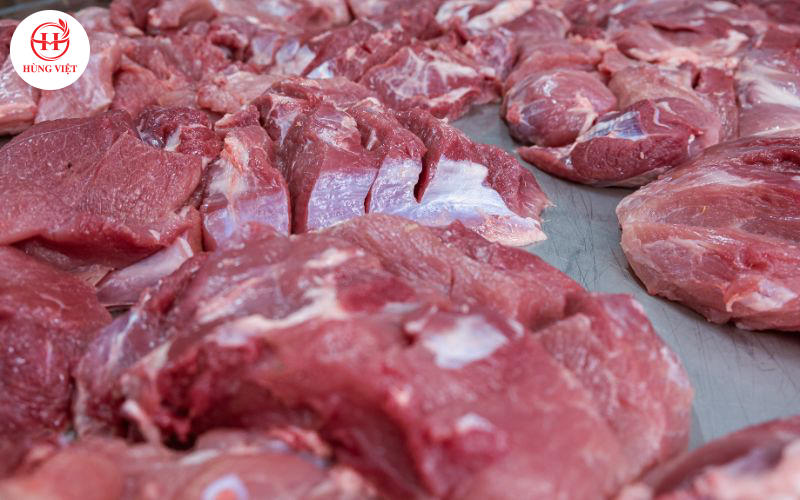 Nguyên liệu thịt đầu vào của sản phẩm Hùng Việt Foods luôn được tuyển chọn kỹ lưỡng.