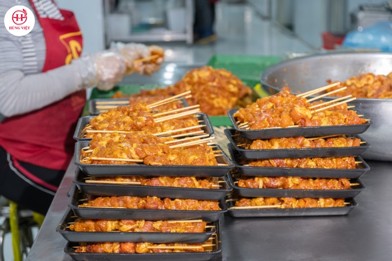 Nhà máy SandyOne - Hùng Việt Foods với quy trình sản xuất an toàn, chất lượng.