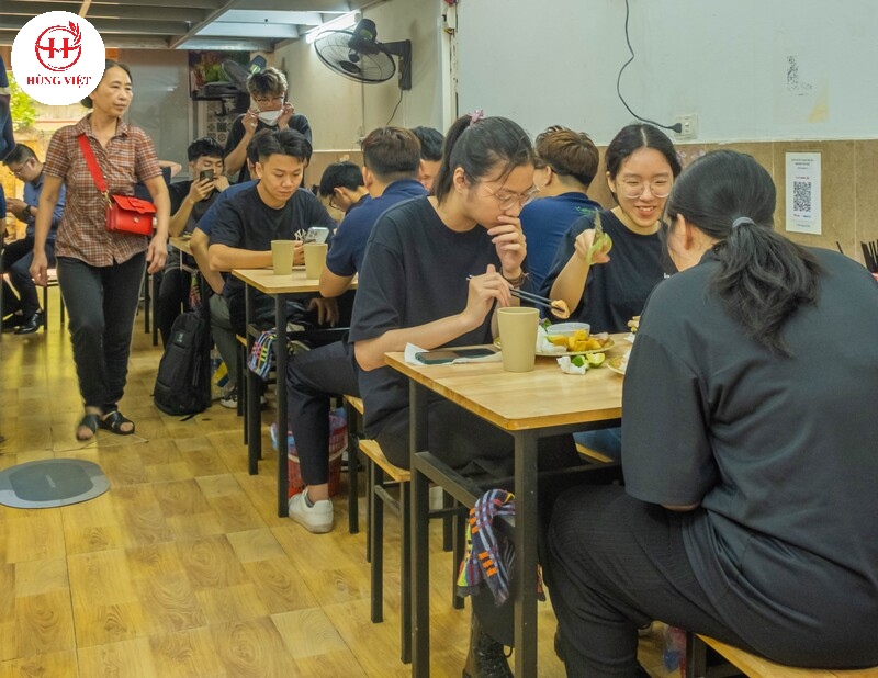 Giá nhập rẻ, giá bán rẻ giúp quán dễ dàng thu hút khách hàng