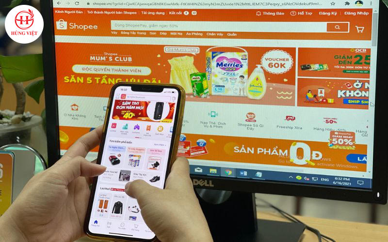 Tìm kiếm nguồn hàng trên các sàn thương mại điện tử.