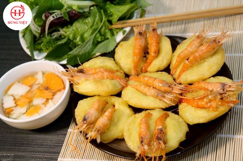 Pha bột đúng cách giúp bánh tôm hấp dẫn