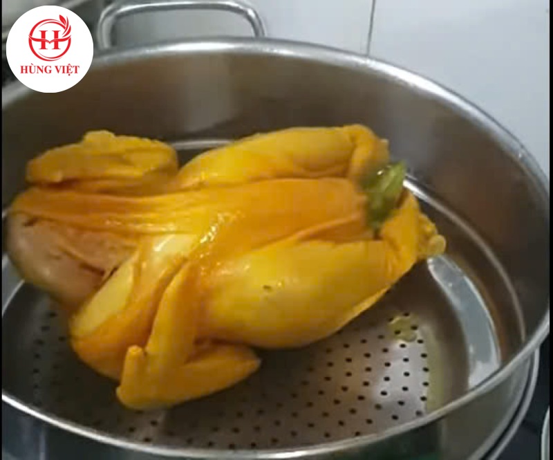 Dùng xửng hấp gà ủ muối
