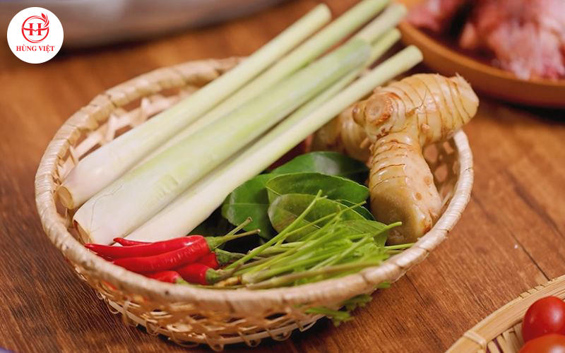 Một số nguyên liệu cần thiết để làm nước lẩu Thái nước cốt dừa.