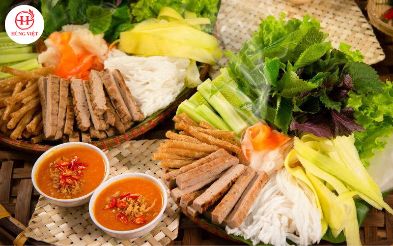 Nem nướng Nha Trang là món ăn quen thuộc với nhiều thực khách.