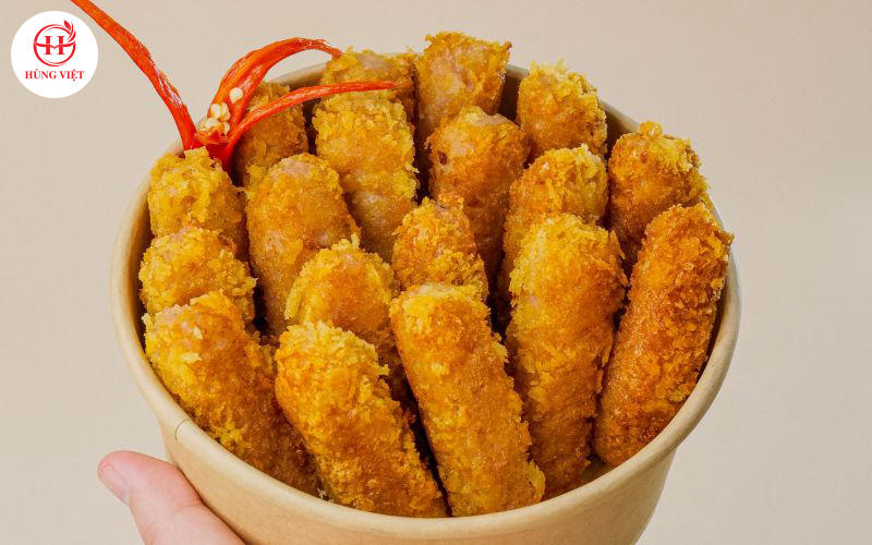 Nem chua rán nóng hổi, giòn rụm.