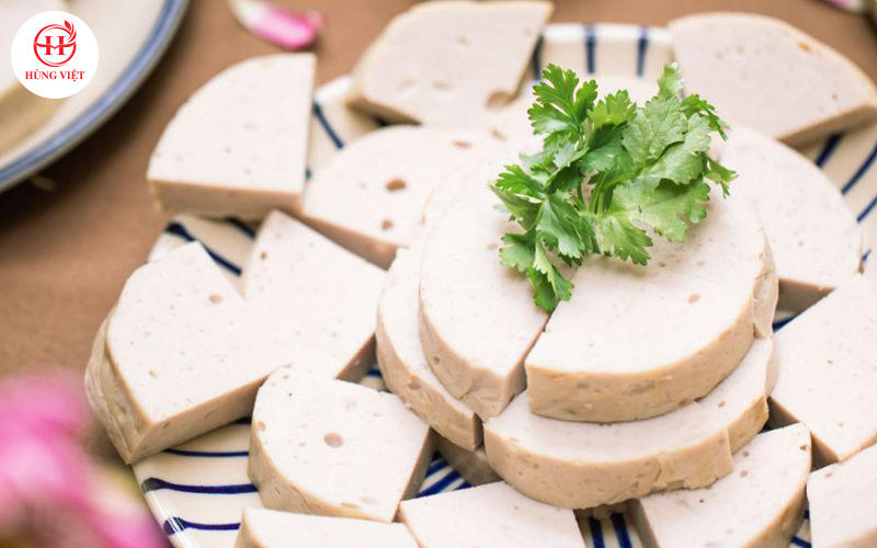 Chả lụa là món nhậu tiện lợi, không cần chế biến cầu kỳ đối với nhiều chủ quán nhậu.