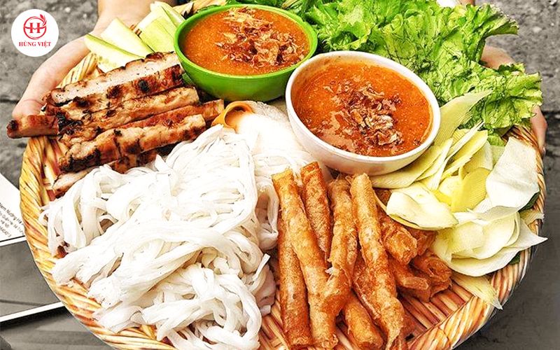 Hợp tác với food reviewer, KOLs địa phương