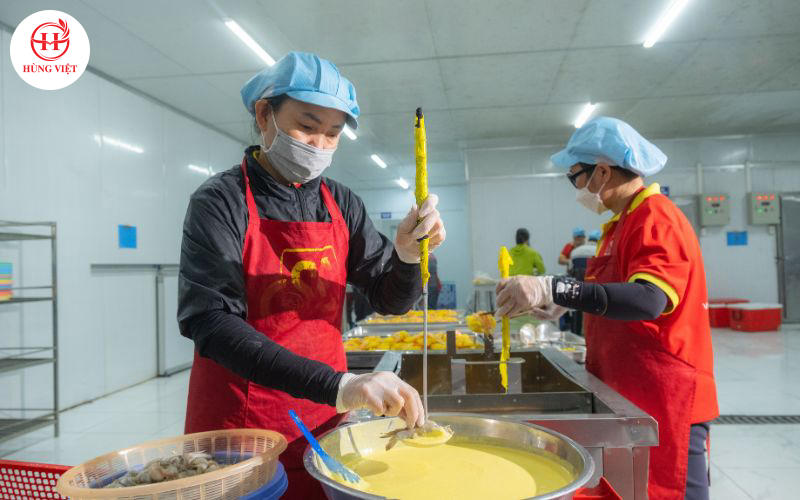 Hùng Việt là đơn vị sản xuất đồ ăn vặt chế biến sẵn với quy mô và chất lượng hàng đầu.