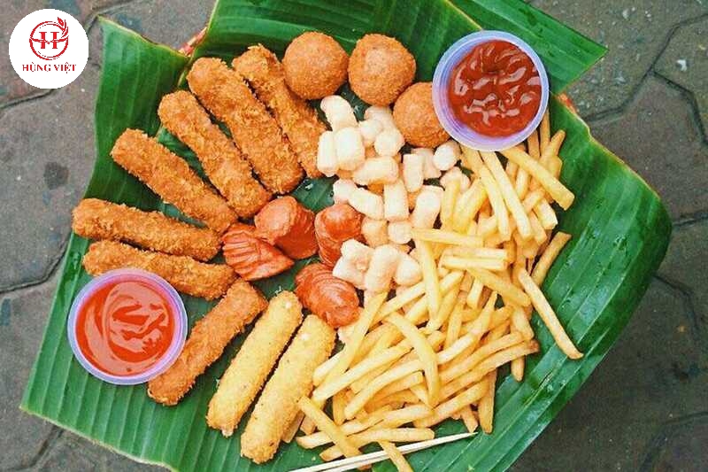 Mẹt ăn vặt có thêm chả cốm thì đúng là nâng tầm hương vị