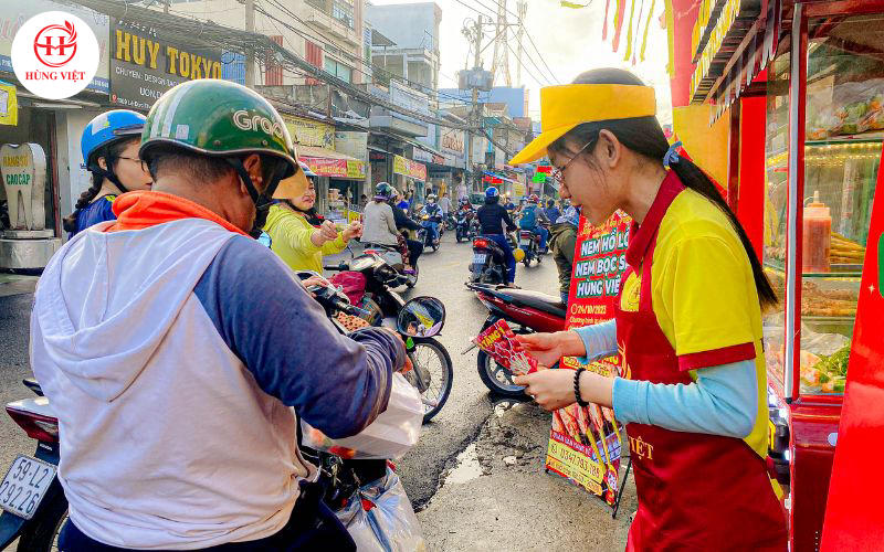 Mô hình xe đẩy phù hợp để kinh doanh các món ăn vặt dễ chế biến, dễ mang đi.