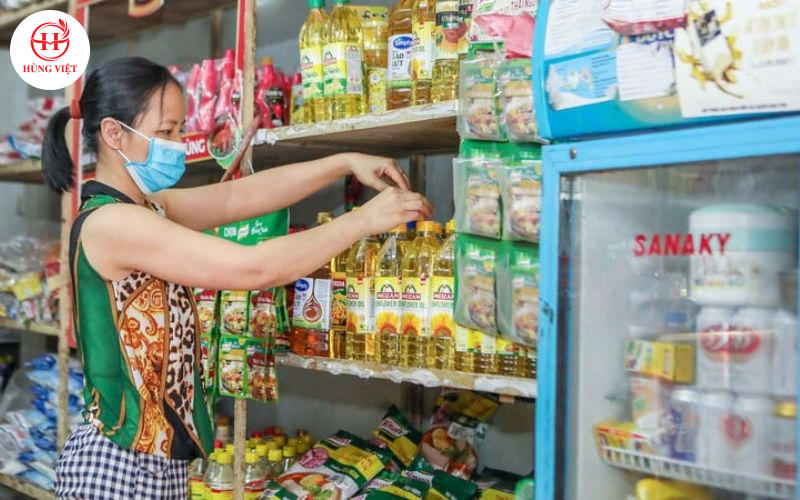 Nhập các mặt hàng thiết yếu, phù hợp với nhu cầu tiêu dùng của người dân địa phương.