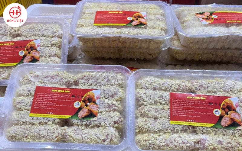 Nem chua rán - sản phẩm đồ ăn vặt chủ lực nhà Hùng Việt.