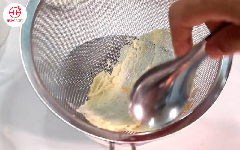 Nghiền mịn chao qua rây.