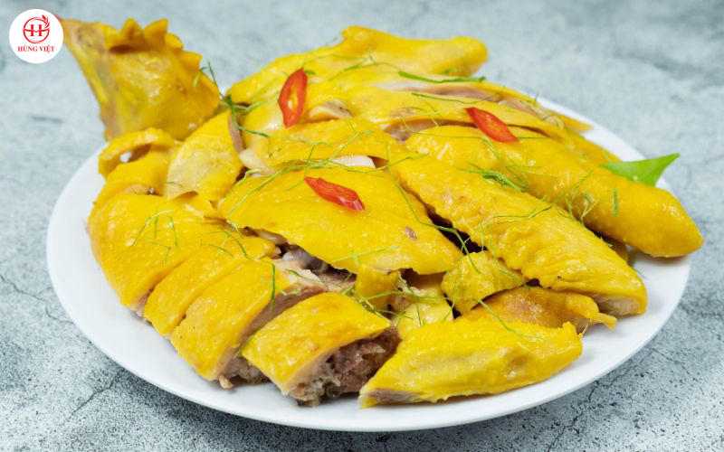 Gà ủ muối có hương vị khác biệt so với thịt gà truyền thống.